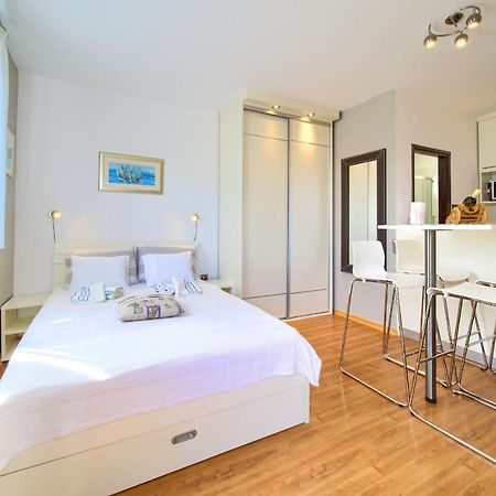 Studio Apartment Vesna Krk Town Eksteriør bilde