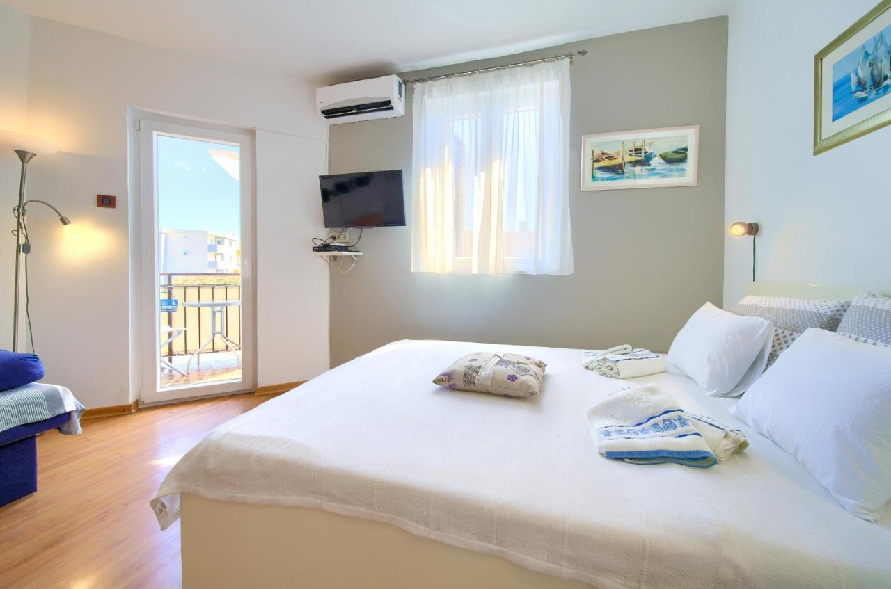Studio Apartment Vesna Krk Town Eksteriør bilde