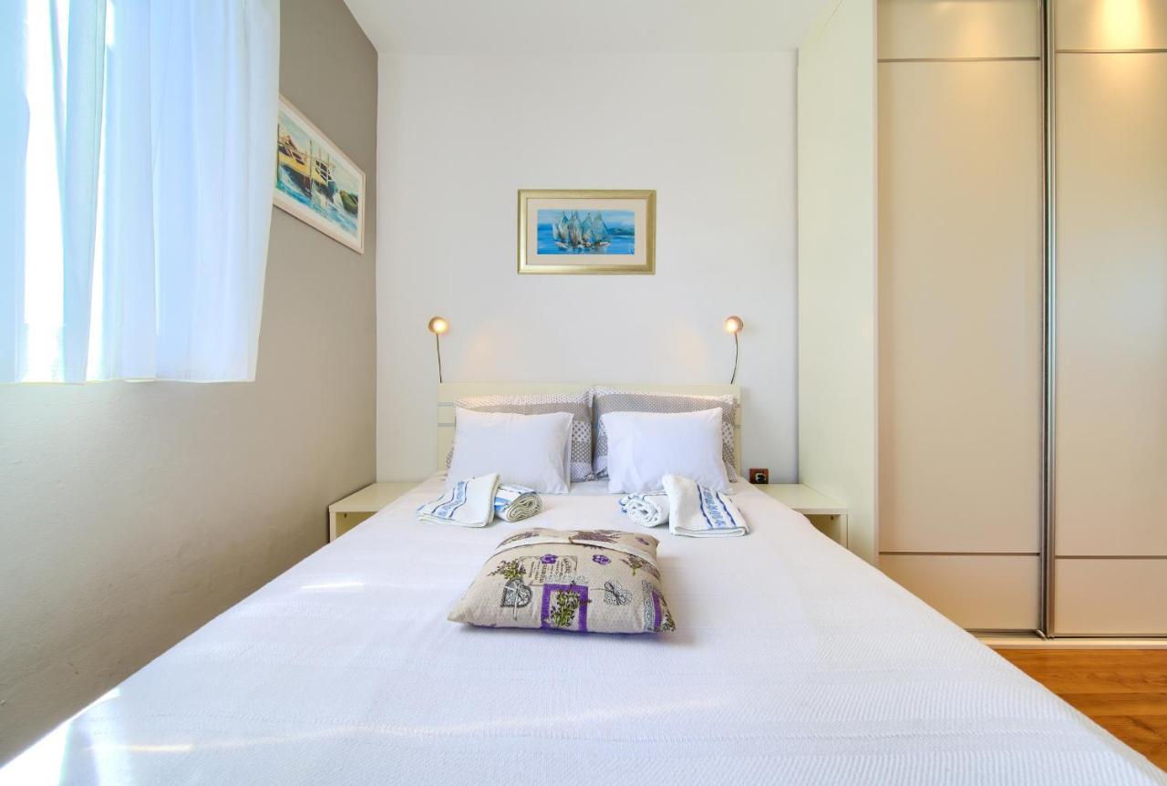 Studio Apartment Vesna Krk Town Eksteriør bilde