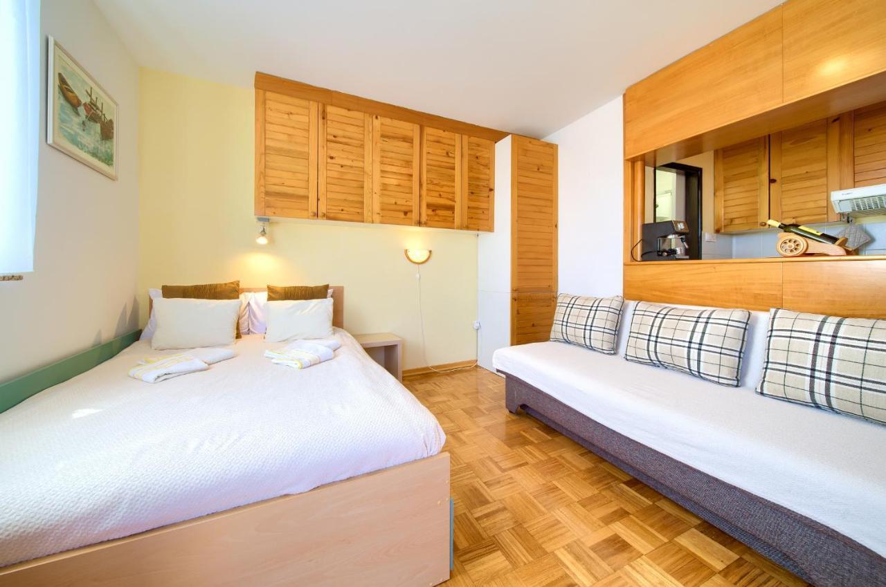 Studio Apartment Vesna Krk Town Eksteriør bilde
