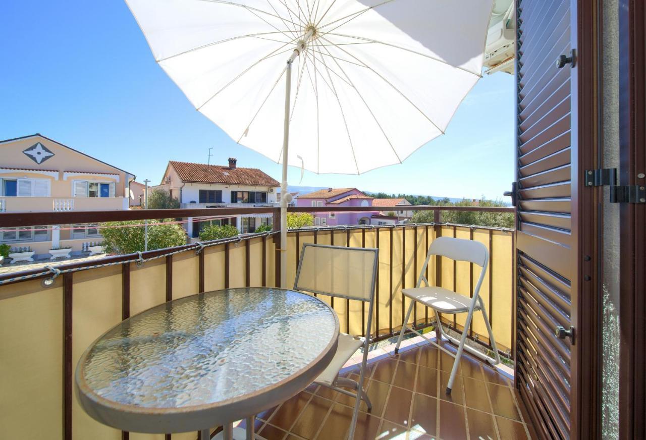 Studio Apartment Vesna Krk Town Eksteriør bilde