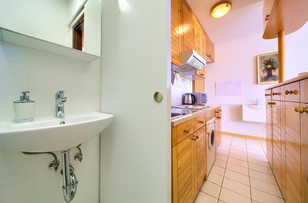 Studio Apartment Vesna Krk Town Eksteriør bilde