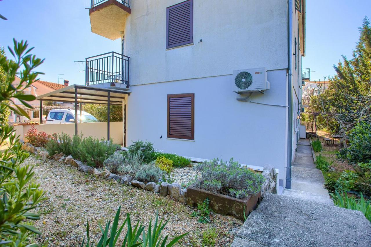 Studio Apartment Vesna Krk Town Eksteriør bilde